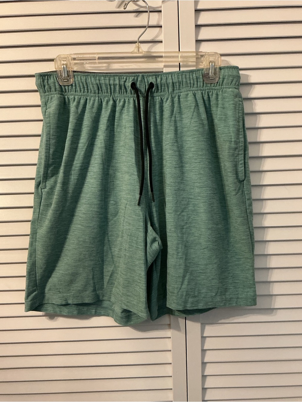 Old Navy Men's Athletic Shorts in Heathered Mint Green